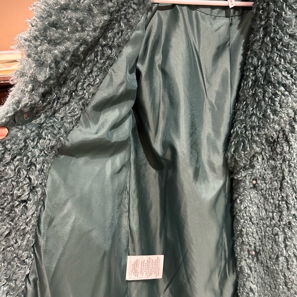 BCBG faux Fur coat, only worn once - Picture 6 of 10